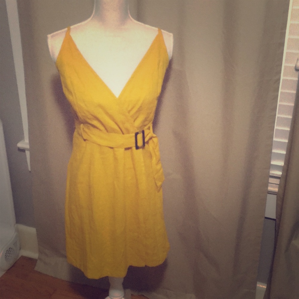 Gorgeous Womens dress med mustard yellow BNWT!
